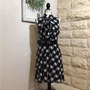 Vince Camuto dress, Black and White, Sz 14, Midi length